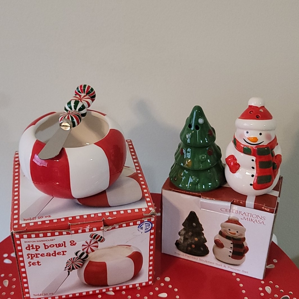 Dip bowl and salt & Peppers set